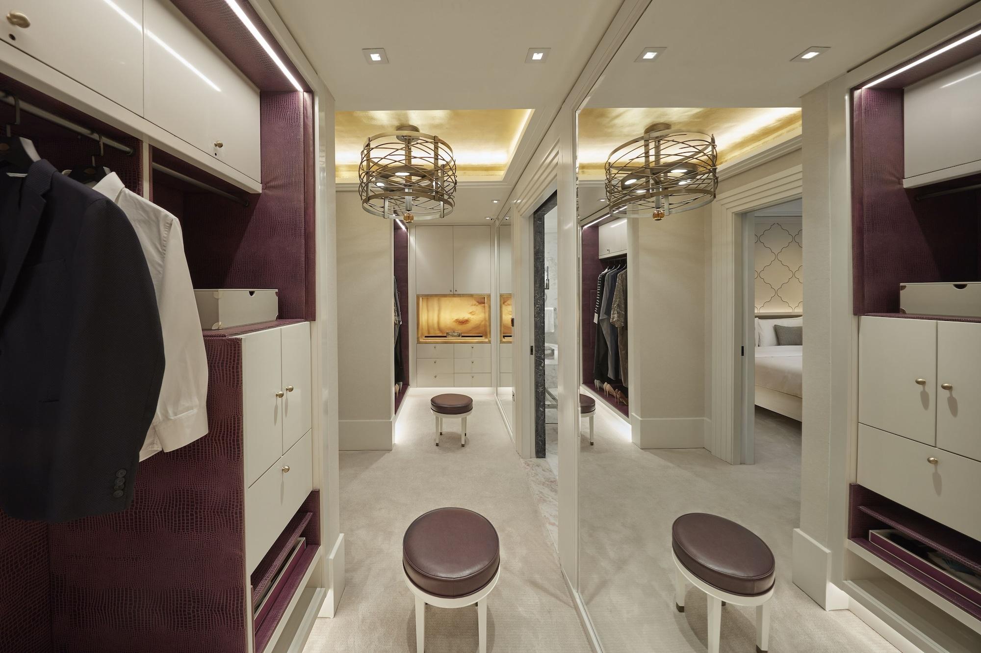 Mandarin Oriental, Doha Hotel Luaran gambar A walk-in closet