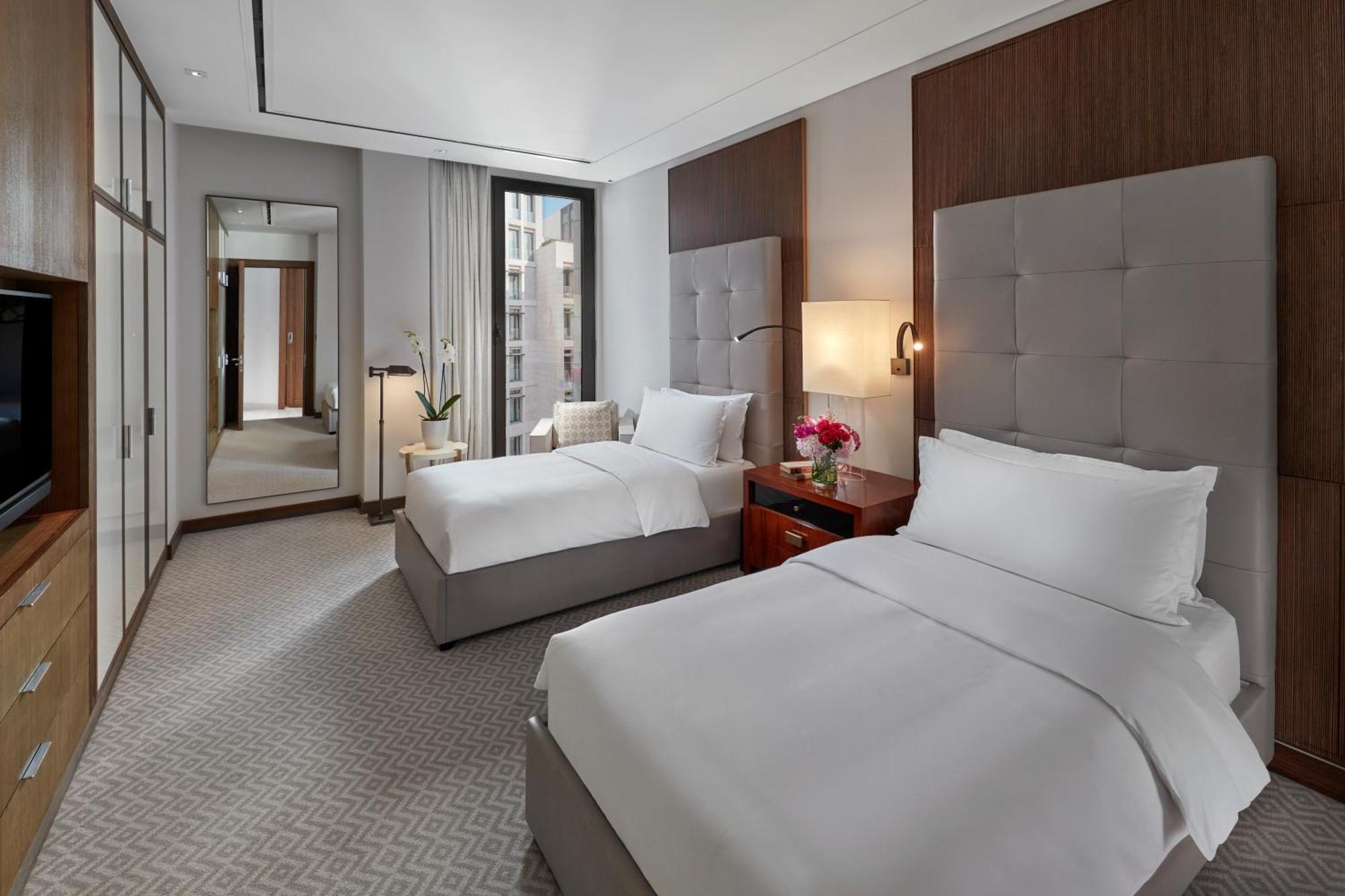 Mandarin Oriental, Doha Hotel Luaran gambar A guest room at the hotel
